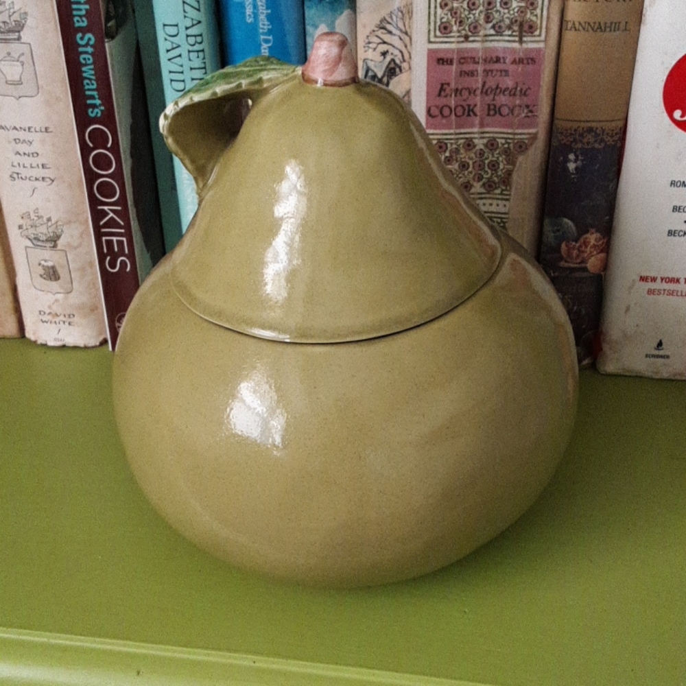 Portuguese majolica style pear